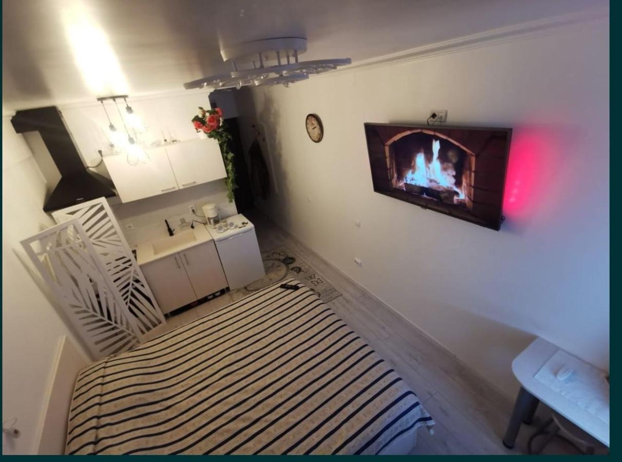 1 Small Studio, Central, Self Check In シナヤ エクステリア 写真