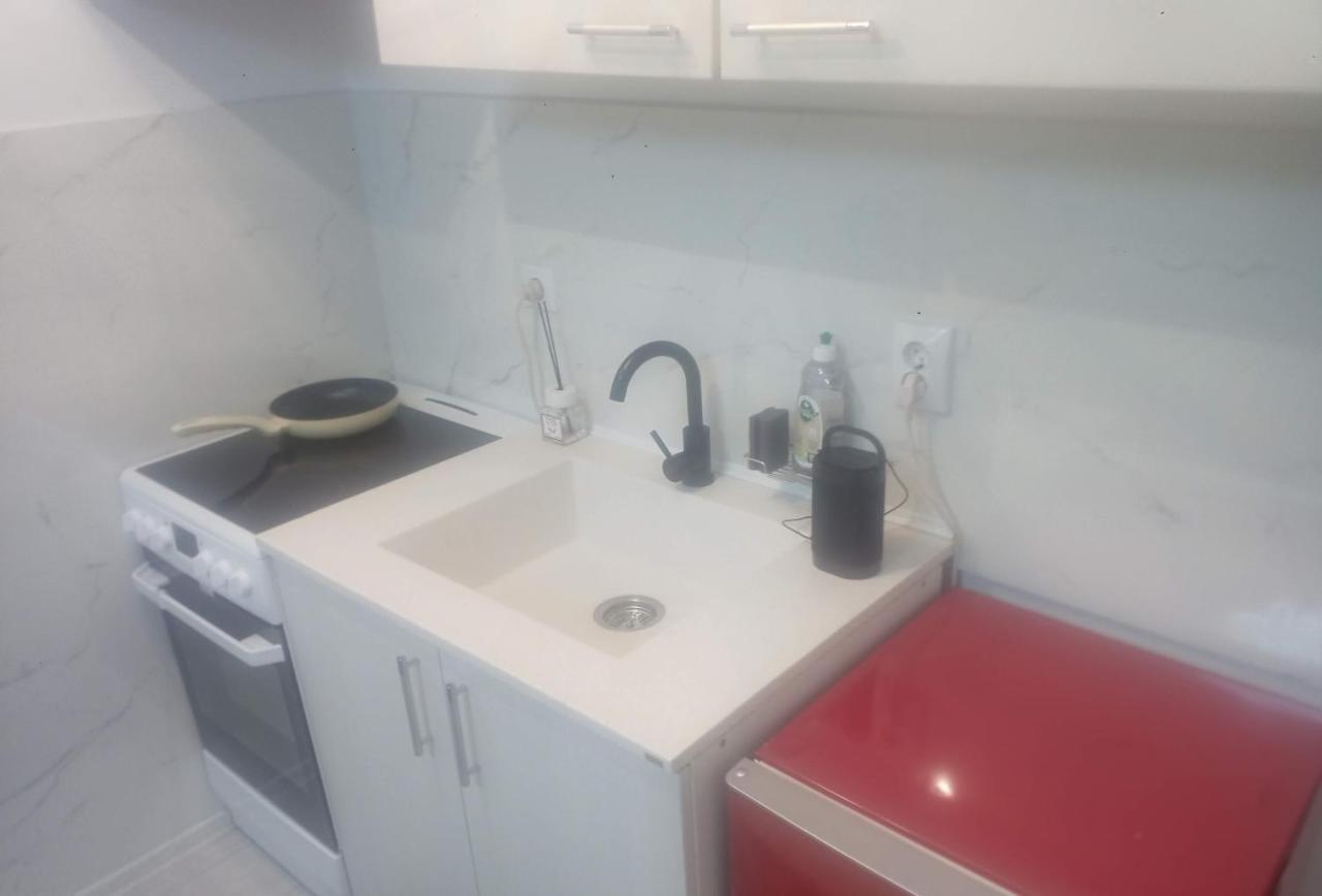 1 Small Studio, Central, Self Check In シナヤ エクステリア 写真