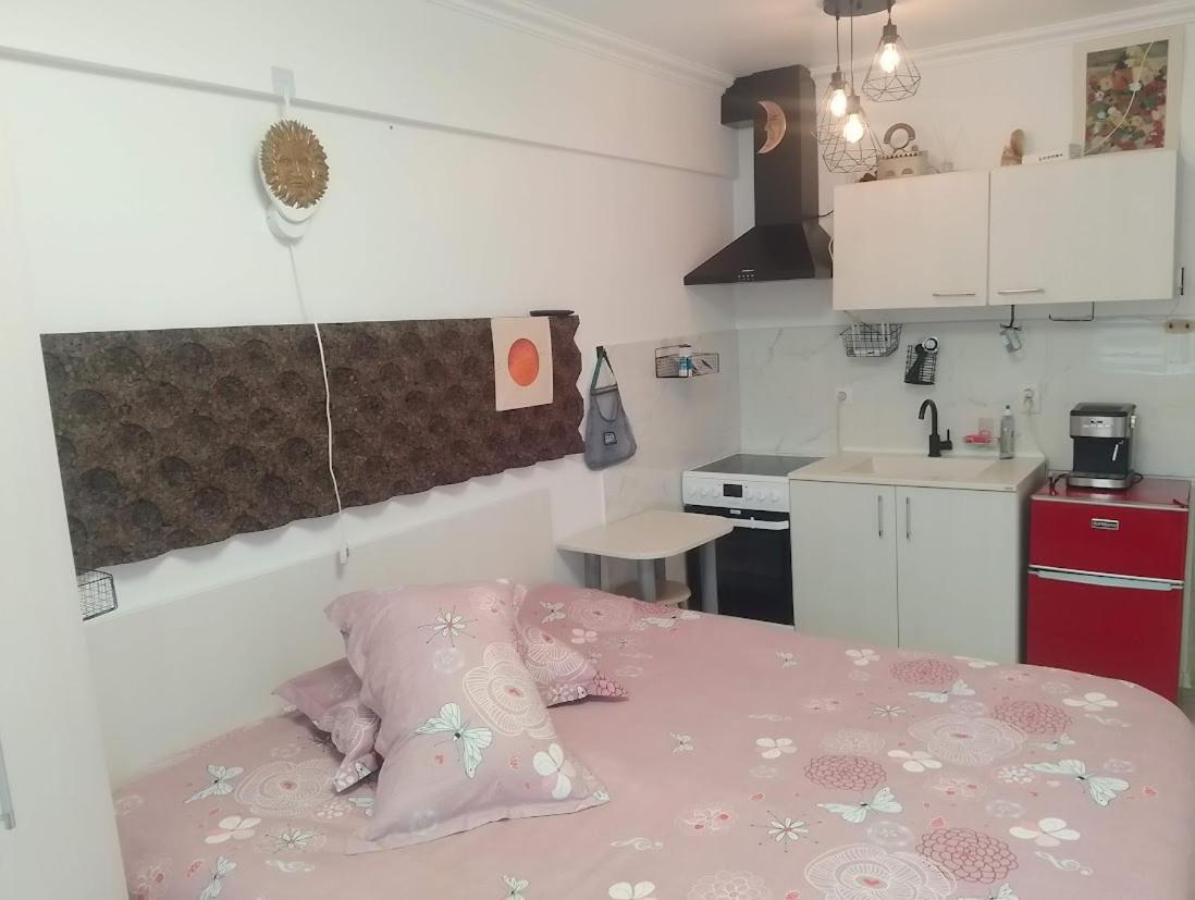 1 Small Studio, Central, Self Check In シナヤ エクステリア 写真